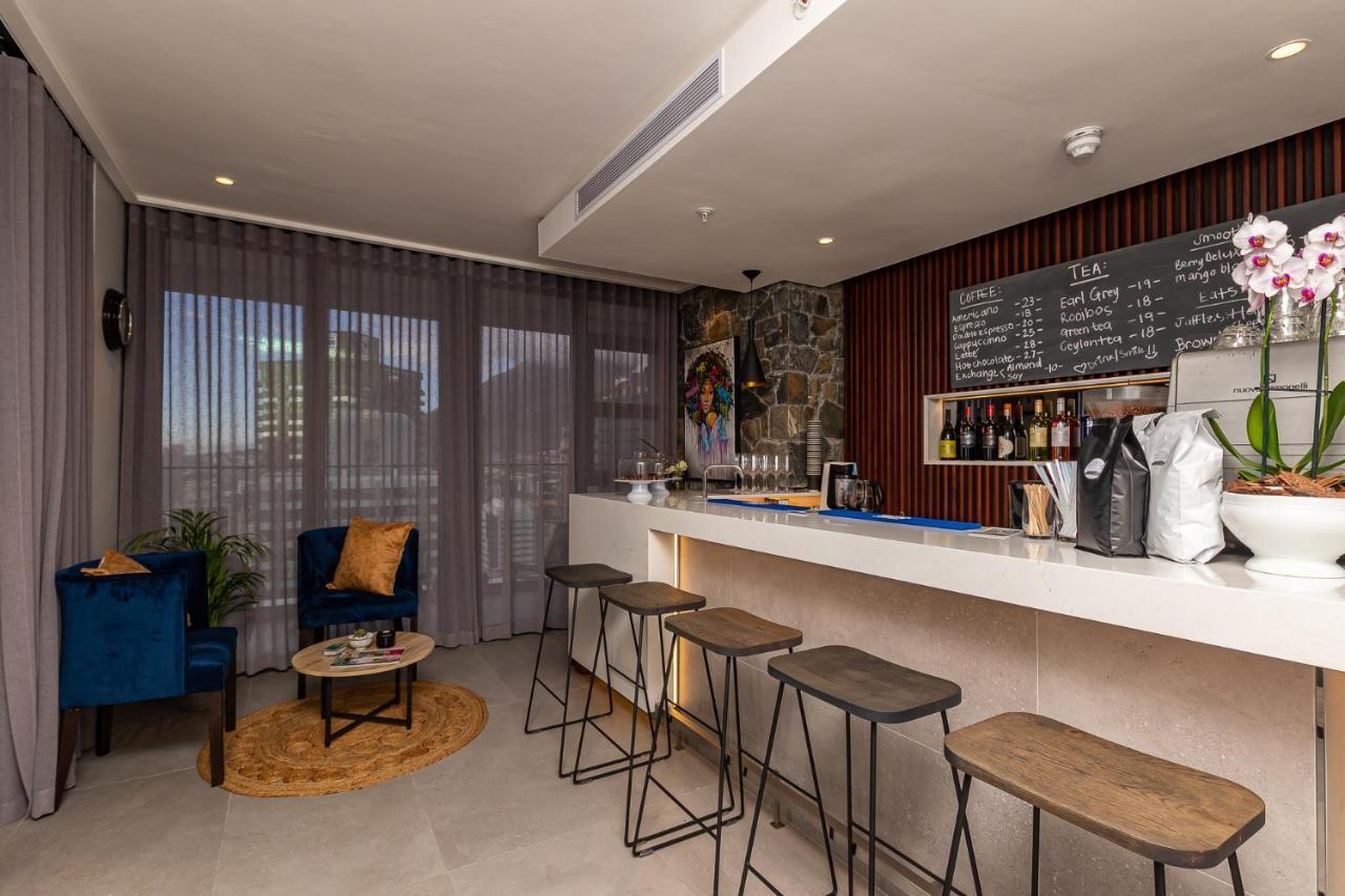 Beautiful Family With Amazing Views @ 16 On Bree * Cape Town