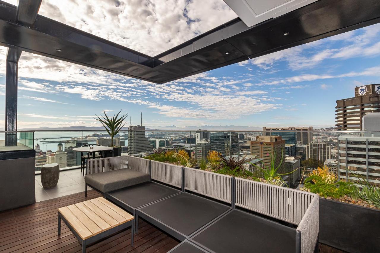 Beautiful Family With Amazing Views @ 16 On Bree Apartment