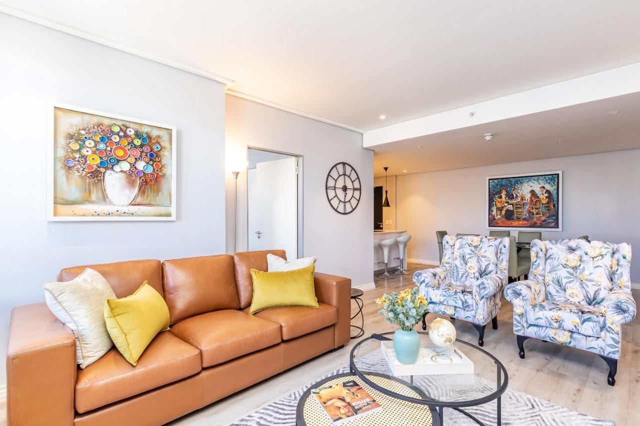 Apartment Beautiful Family With Amazing Views @ 16 On Bree Cape Town