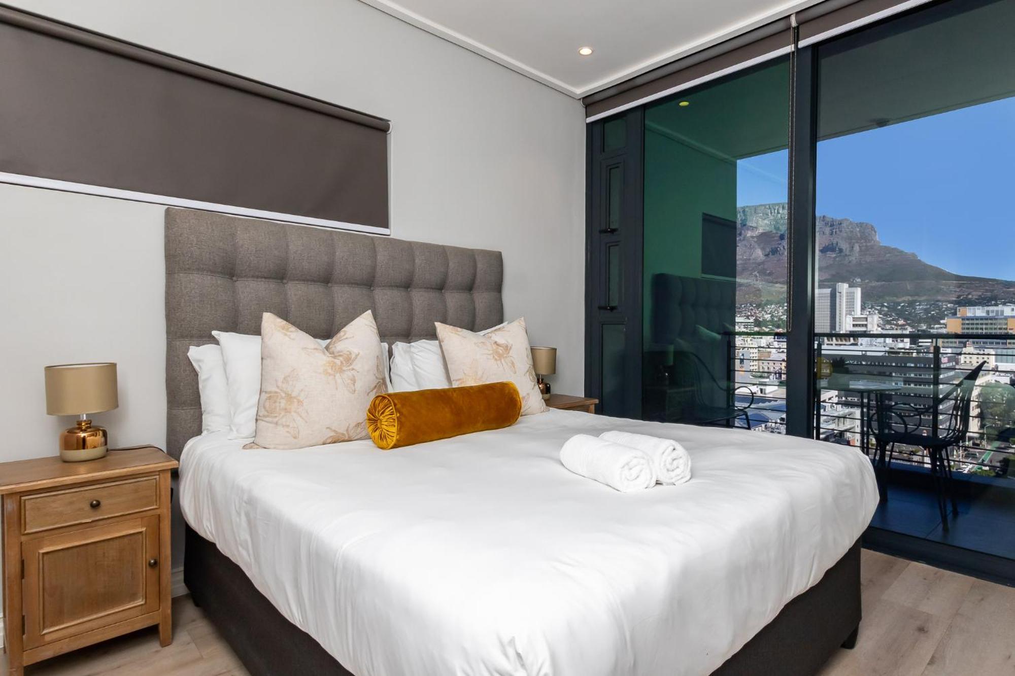Apartment Beautiful Family With Amazing Views @ 16 On Bree Cape Town