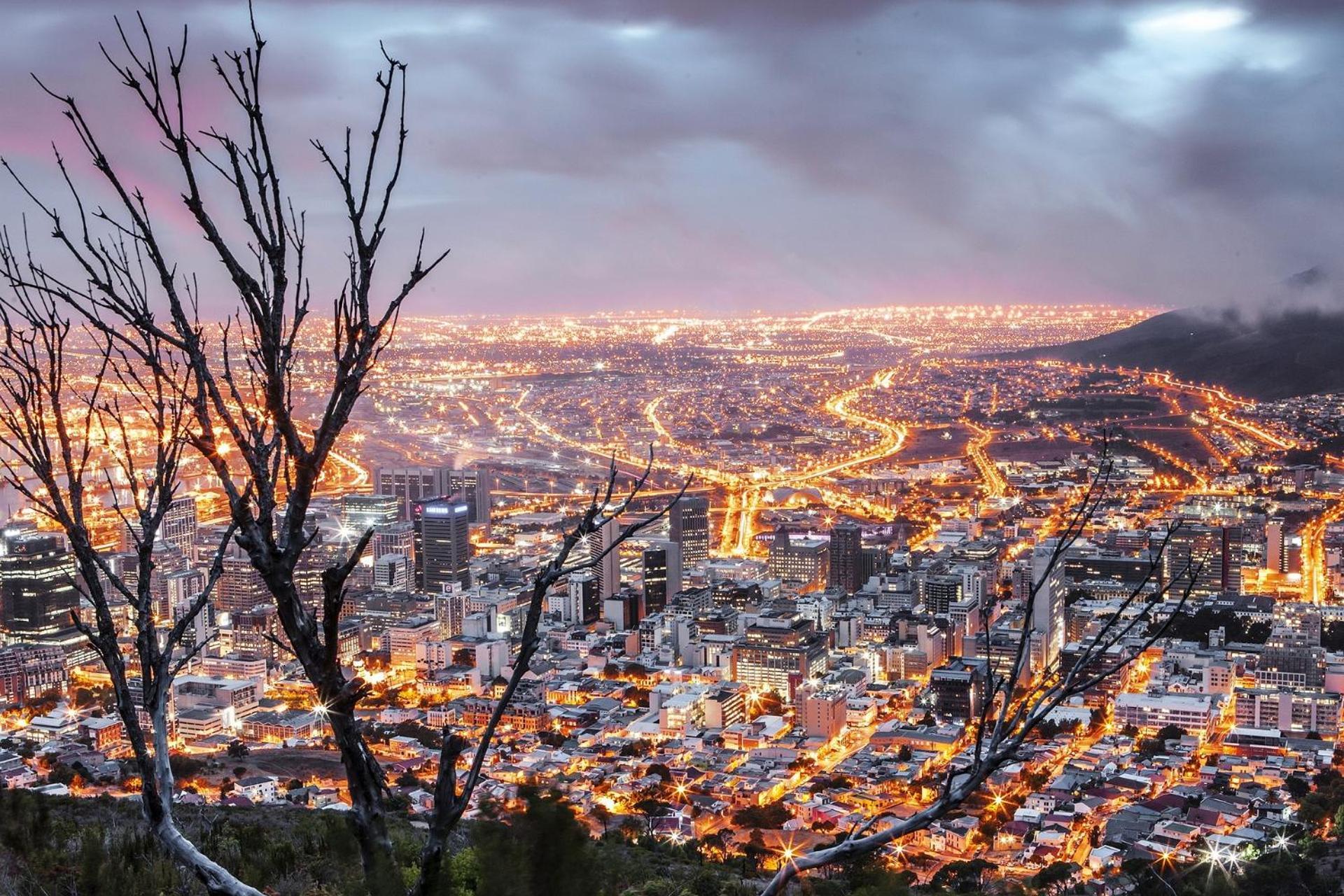 Beautiful Family With Amazing Views @ 16 On Bree *