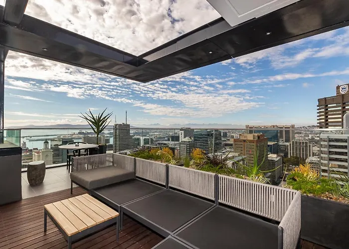 Beautiful Family Apartment With Amazing Views @ 16 On Bree