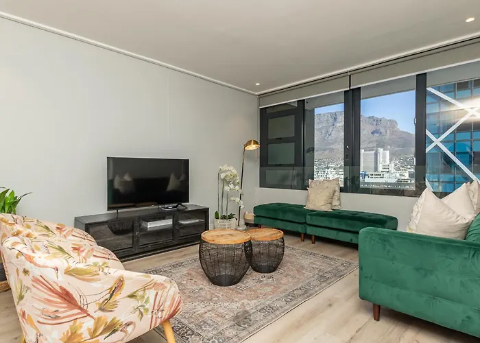 Beautiful Family Apartment With Amazing Views @ 16 On Bree