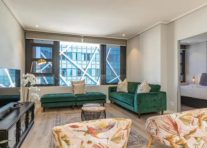 Beautiful Family Apartment With Amazing Views @ 16 On Bree