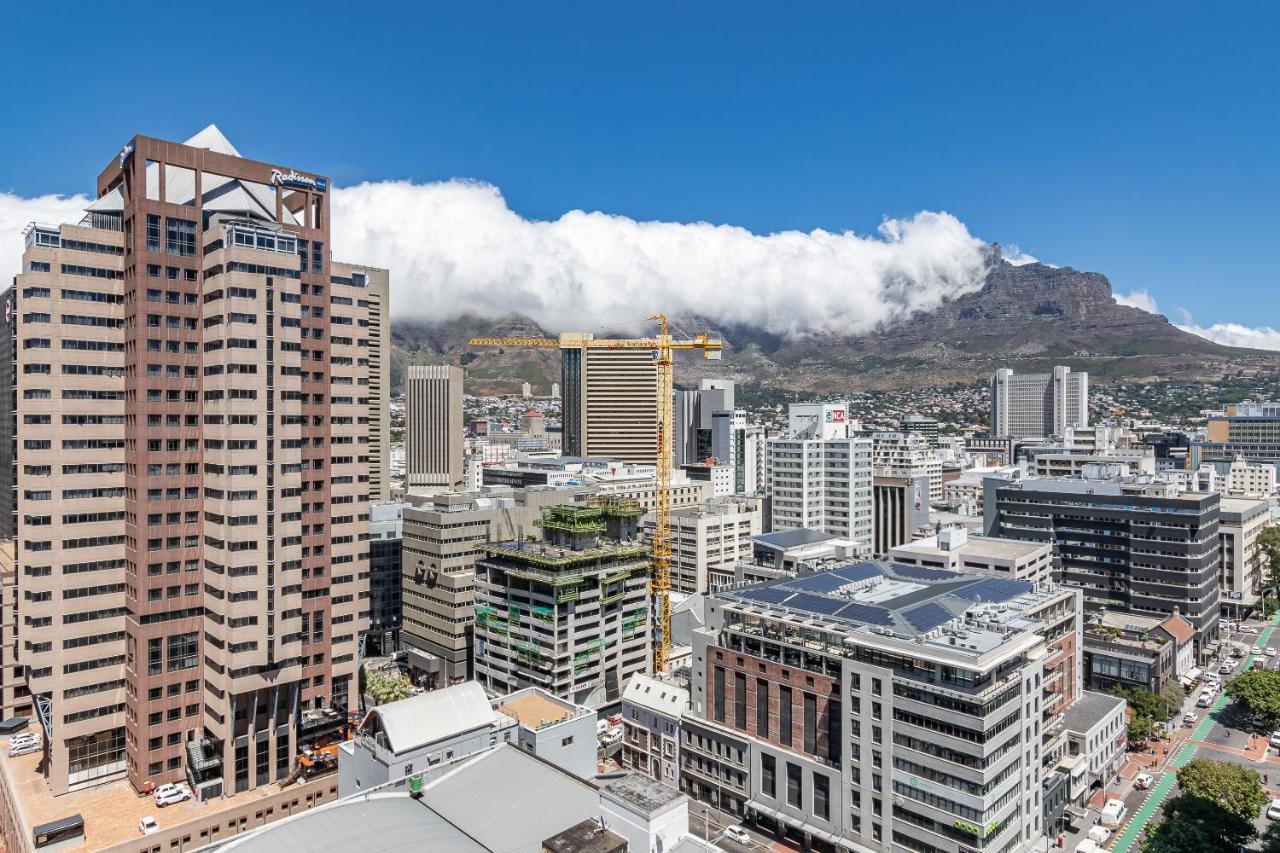 Beautiful Family With Amazing Views @ 16 On Bree Apartment