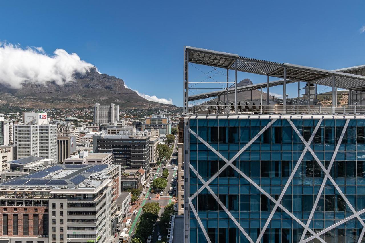 Beautiful Family With Amazing Views @ 16 On Bree