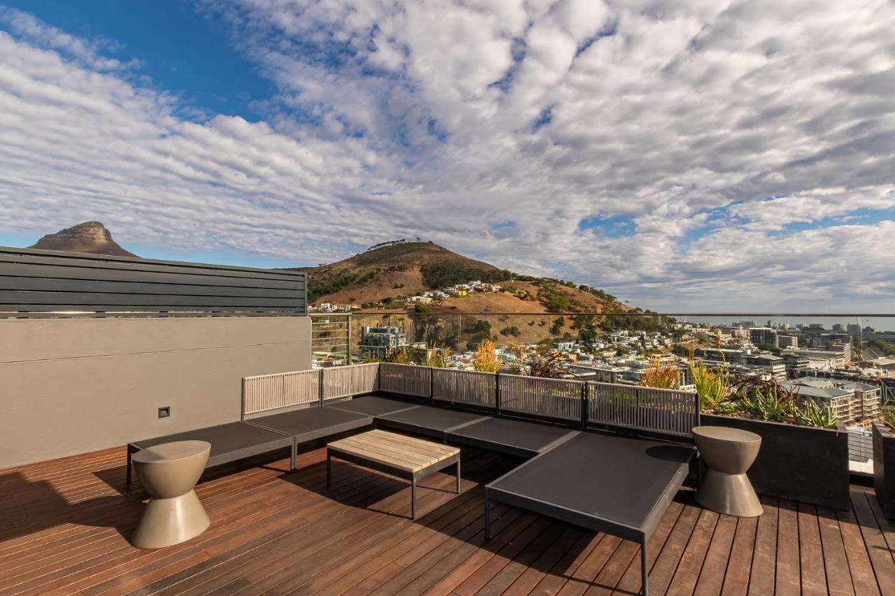 Beautiful Family With Amazing Views @ 16 On Bree Apartment *