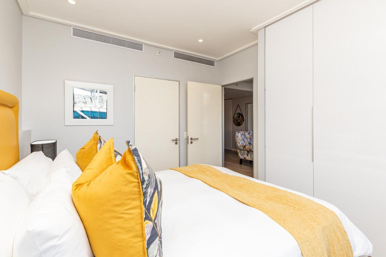Beautiful Family With Amazing Views @ 16 On Bree Apartment *