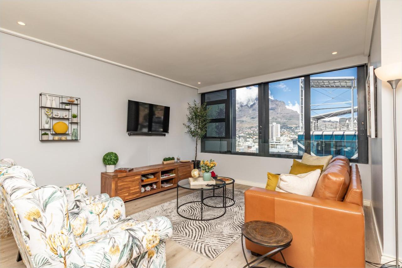 Apartment Beautiful Family With Amazing Views @ 16 On Bree Cape Town