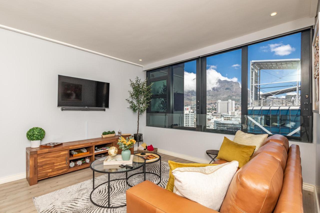 Apartment Beautiful Family With Amazing Views @ 16 On Bree Cape Town