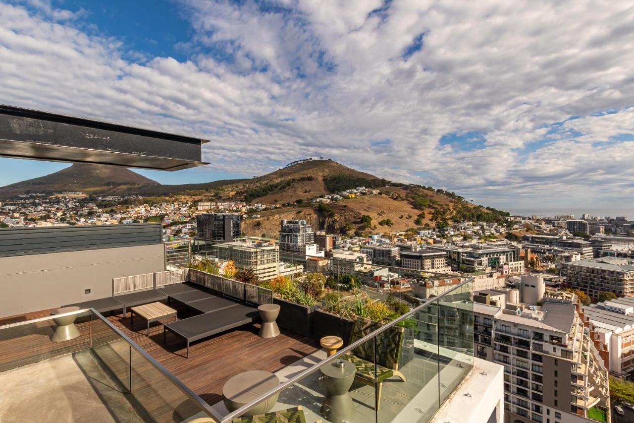 Beautiful Family With Amazing Views @ 16 On Bree Apartment *