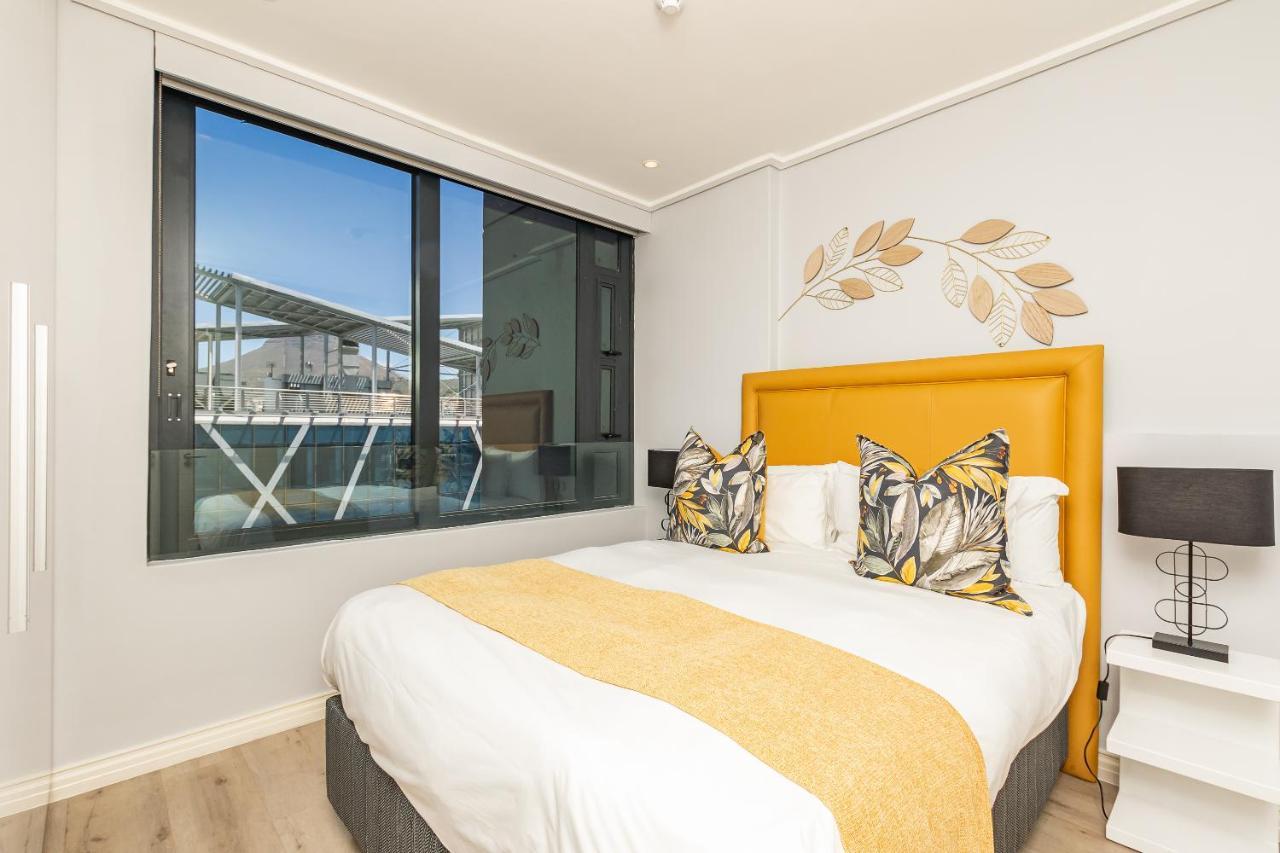 Beautiful Family With Amazing Views @ 16 On Bree Apartment *