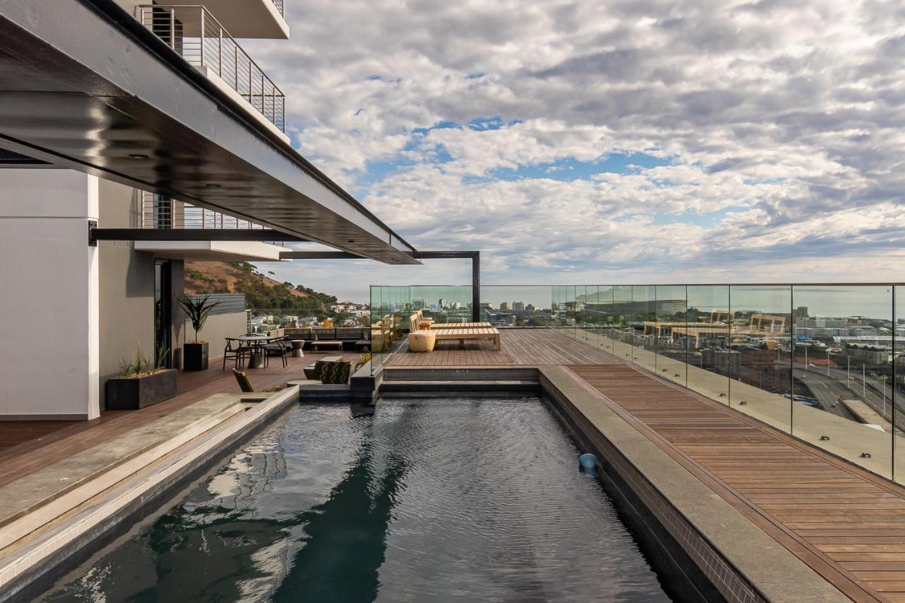 Beautiful Family With Amazing Views @ 16 On Bree Cape Town