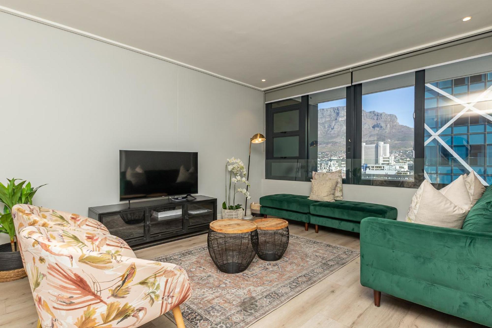 Beautiful Family With Amazing Views @ 16 On Bree Apartment *