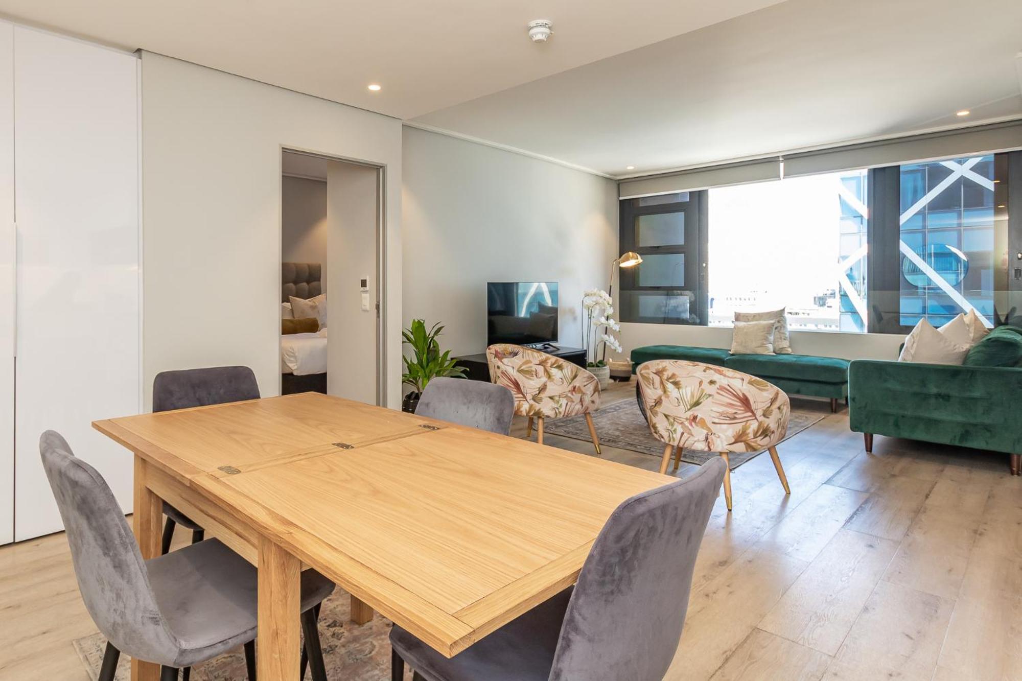 Apartment Beautiful Family With Amazing Views @ 16 On Bree Cape Town