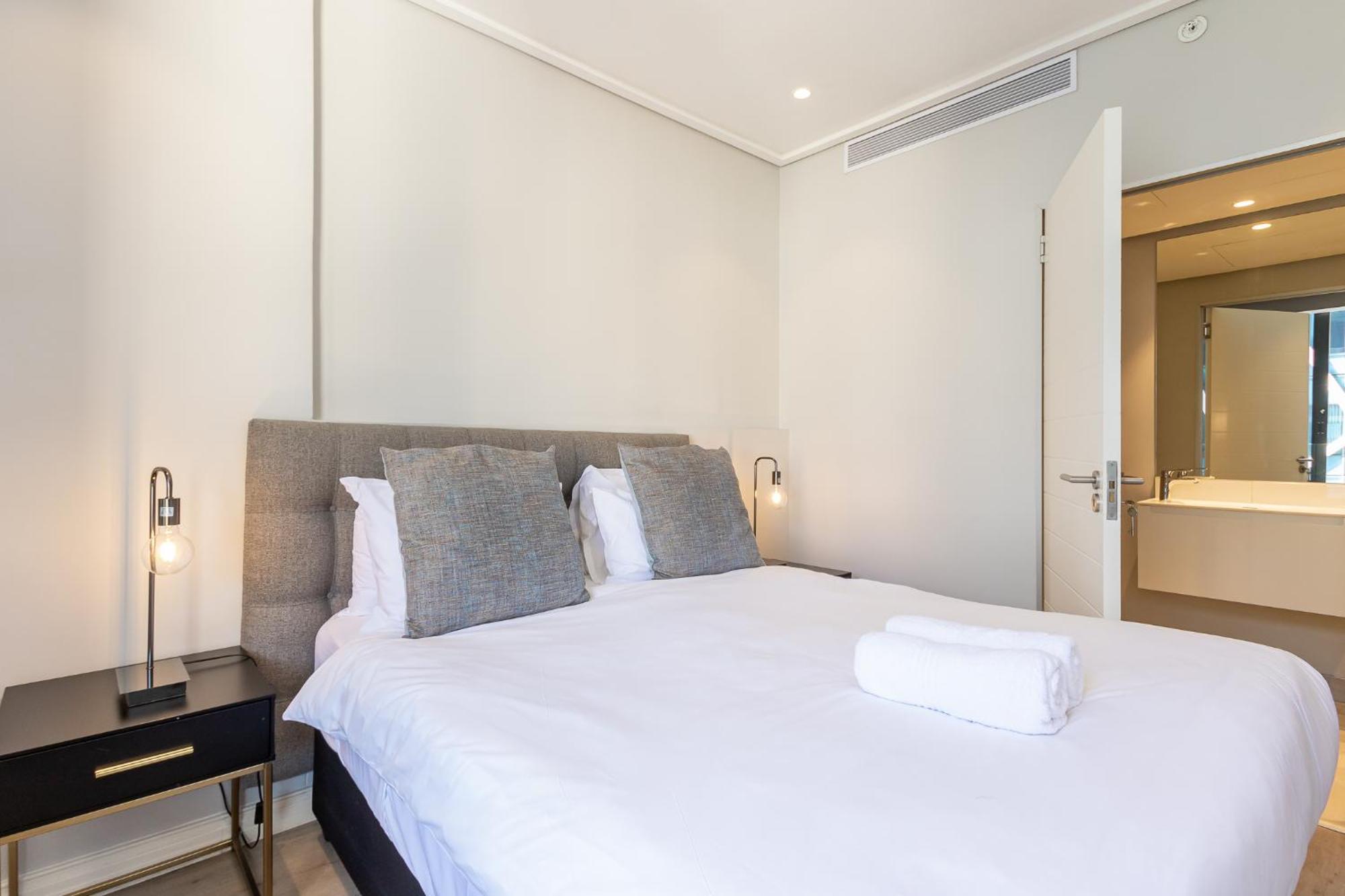 Apartment Beautiful Family With Amazing Views @ 16 On Bree