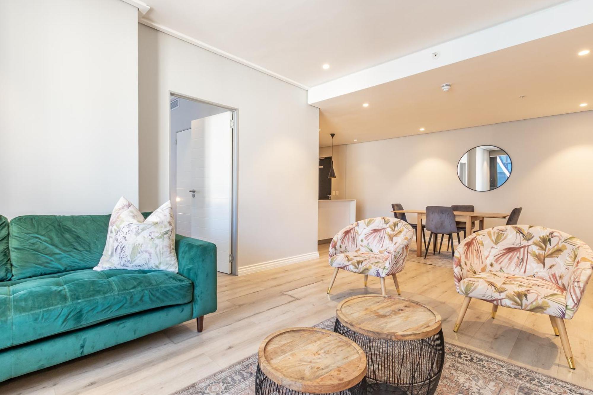 Beautiful Family With Amazing Views @ 16 On Bree Apartment