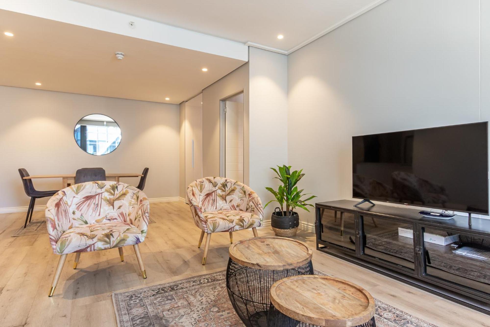 Apartment Beautiful Family With Amazing Views @ 16 On Bree